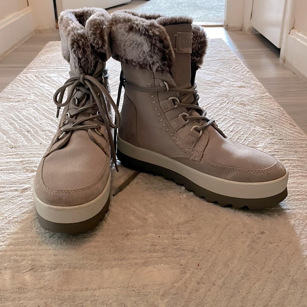 Perfect condition winter boots. Never been warn